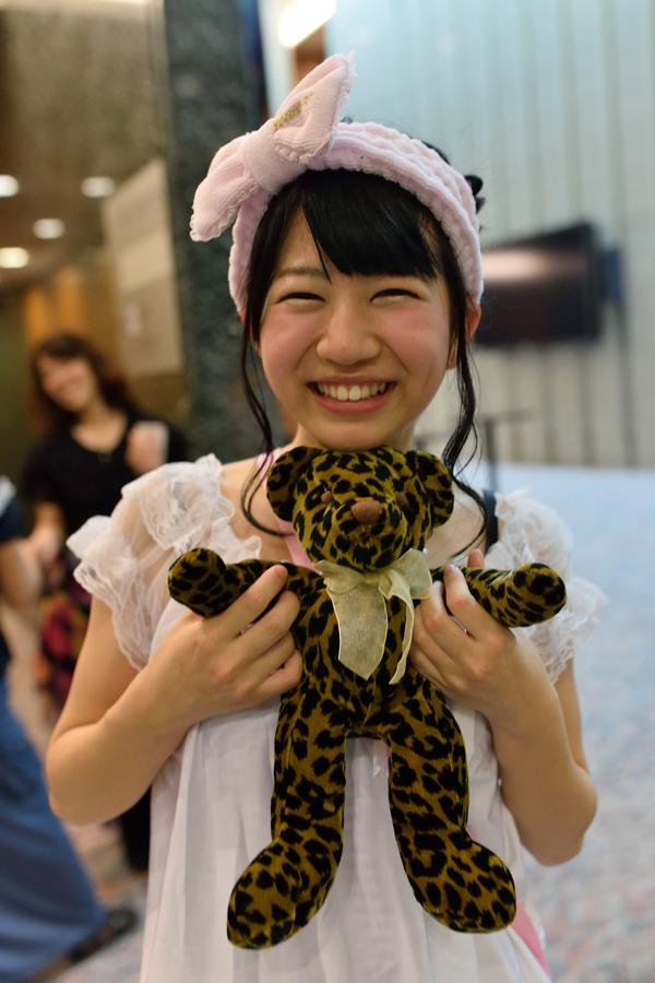 5/2 イーゼル芸術工房ワンマンライブ@NHK大阪ホールの写真です。くぅちゃん、かわいい～！うしろのひと、むっちゃ気になりますが(笑)#小川久瑠実#西日本ハンバーガールZ 