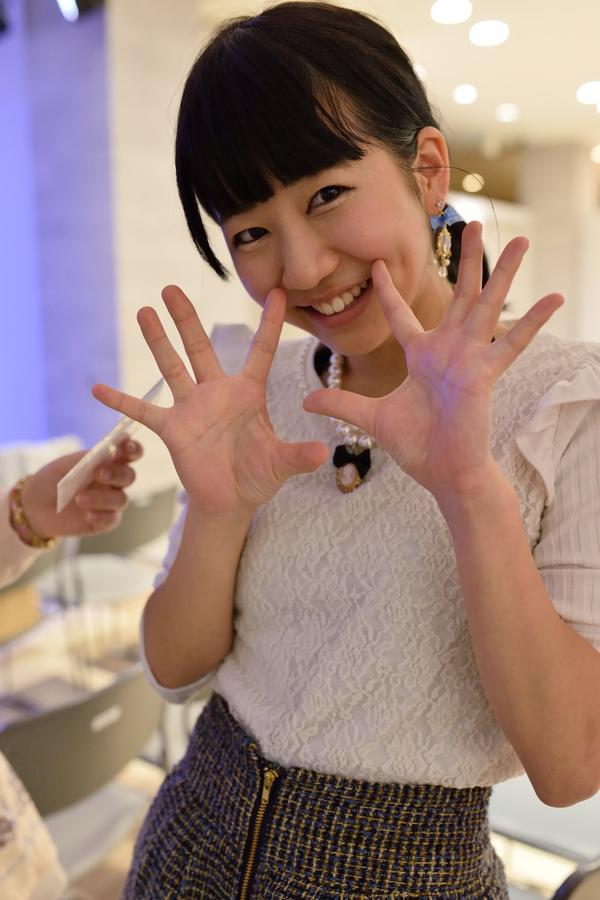 5/9 通天閣フリーライブの写真です。くぅちゃんのショットアップして、おでかけしますー！４枚目、怪しすぎるわー(^_^;)#小川久瑠実#西日本ハンバーガールZ 