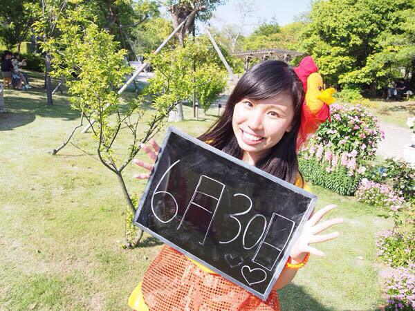 美人カレンダーさんと西日本ハンバーガールZコラボ3日目は、淡路鶏ほのかちゃんです! http://t.co/vQ3A7RqaCFえ、笑顔が眩しい……！！！#ハンバーガールZ#堤友香#ベーコンつーみん 