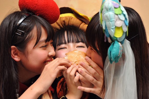 いよいよ「姫路バーガー博覧会」まであと4日！2/7（日曜）に、姫路城すぐの「大手前公園」で開催します。西日本ハンバーガー協会が太鼓判を押す、全国20店舗のハンバーガーが姫路に集結！ハンバーガールZもお待ちしておりますっ！ https://t.co/XYHv8gK5n0