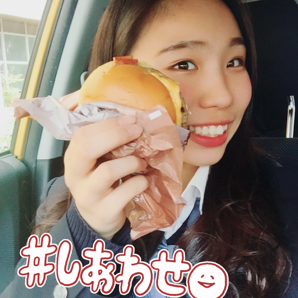 マクドの新しいハンバーガーめっちゃ美味しかった♡前回のブログのコメントは、明日お返事します！すみません！💦💦明日もみんないい日でありますよーに！！！！オヤスミ（´-`）♡#チキンほのか#阿部穂乃香 https://t.co/uFbwagM0ao