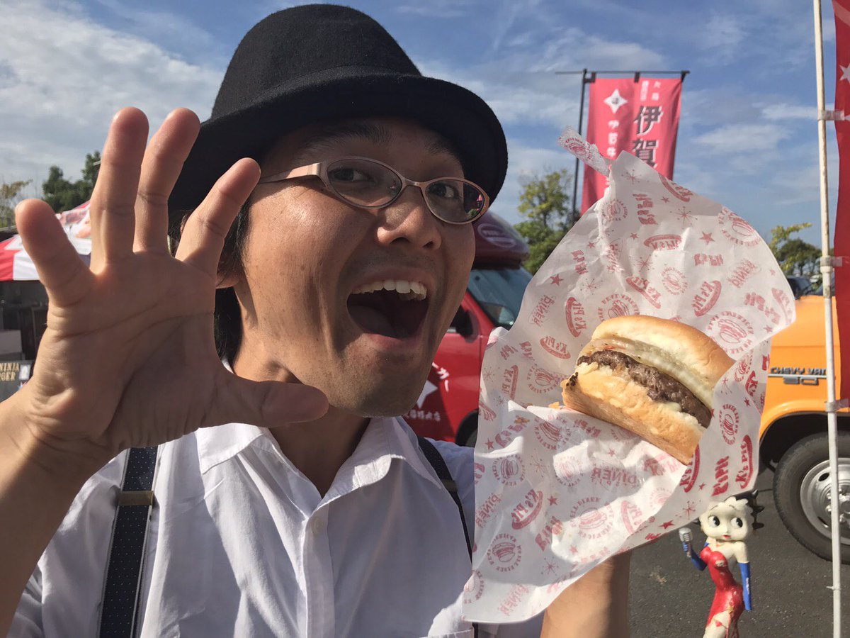 今日は夏休み最後の日曜日！三重県松阪市にて、「ご当地バーガーフェス&ご当地グルメ」イベントが開催されます！松阪牛や牛タンなど、西日本ハンバーガー協会がオススメするハンバーガー店が勢ぞろい🍔イーゼル藝術工房さん、ハンバーガールZのライブもありますよー！ https://t.co/Cyqgu0Loqc