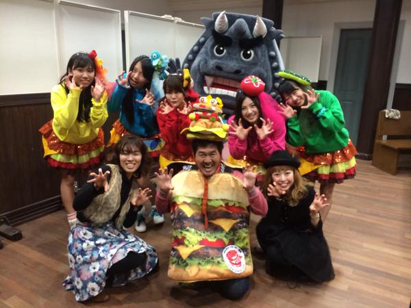 楽しかったよ！淡路島バーガーフェスタ2014（＾ω＾）感謝、感謝です！！アイドルたち＆西日本ハンバーガー協会会長の薮さん＆いぶし瓦の銀さん！！ 