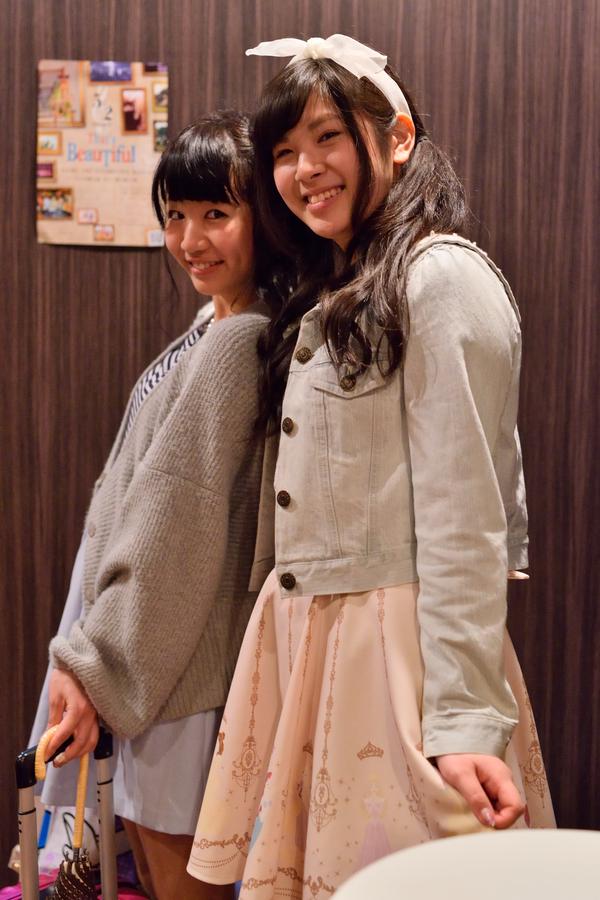 4/19 堺東の写真です。私服のおふたりをパシャリ！#真木莉那#小川久瑠実#西日本ハンバーガールZ 