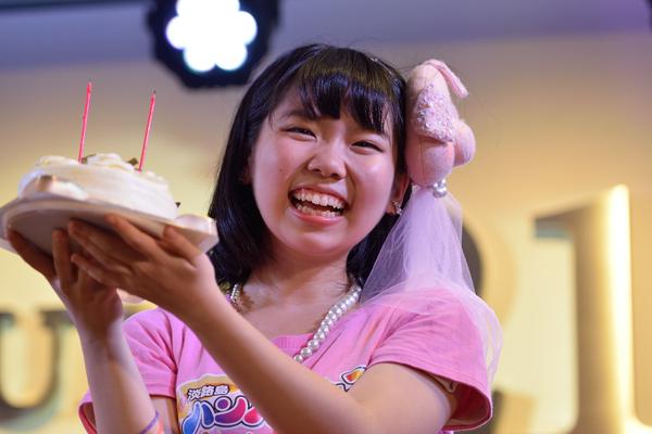 8/29 通天閣フリーライブの写真です。つーみんの飾り気のない最高の笑顔がみれて、きょうは、むっちゃ楽しかったなあ！#堤友香#西日本ハンバーガールZ 