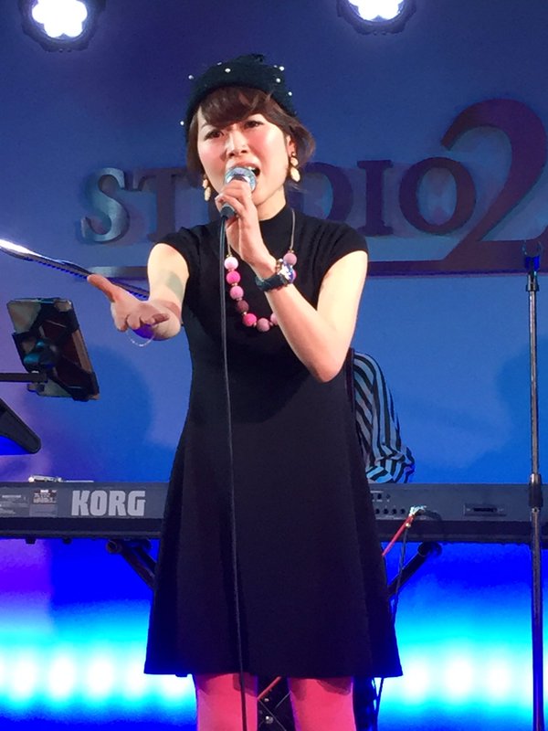 @matsuikana こんばんは。通天閣フリーライブ、お疲れ様です。🎤まさかイーゼル藝術工房さんが出演するとは思いもしませんでした。生演奏を聴く事が出来て幸せでした。心より感謝します。香奈さん、どうもありがとう。 https://t.co/d4LQSmqqb6