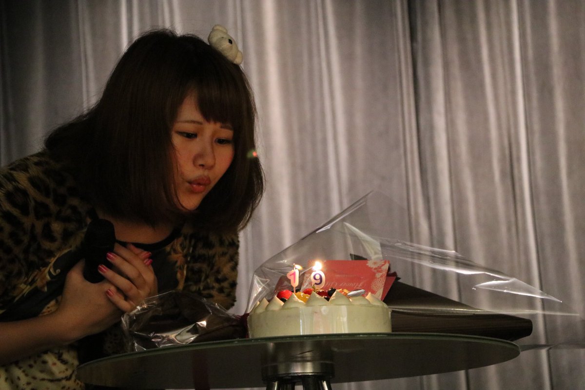 まいどリームスリーダー美島さんとハンバーガールZのパイナップル担当の中村さんの生誕祭が日曜日、通天閣地下一階スタジオ210さんでとりおこなわれました。#ニュース風 https://t.co/bdTOT4GDwj