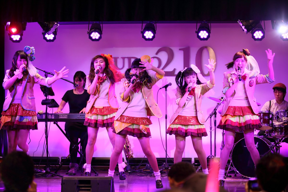 ハンバーガールZ さん　通天閣　「新春ライブ初め」　1月4日  part.2#ハンバーガールZ　#アイドル　#通天閣　#イーゼル藝術工房 https://t.co/7HY50OeNgA