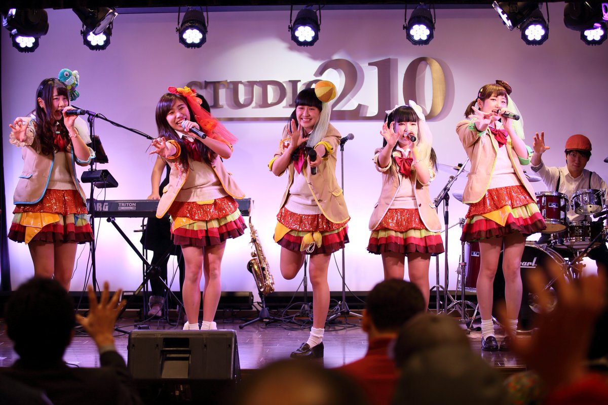 ハンバーガールZ さん　通天閣　「新春ライブ初め」　1月4日  part.5#ハンバーガールZ　#アイドル　#通天閣　#イーゼル藝術工房 https://t.co/sPEIDI7rlV