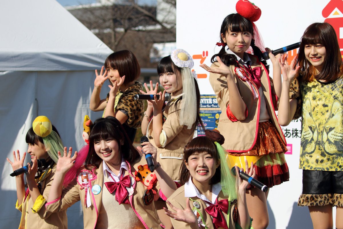 まいどハンパーガールZ さん　ライブ　ご当地鍋フェスティバル　万博記念公園part.2#まいどハンパーガールZ #ハンバーガールＺ #まいどリームス #ご当地鍋フェスティバル　#万博記念公園 https://t.co/EXOT7bo6S8