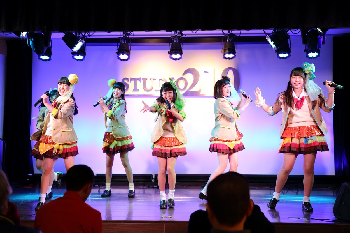 ハンバーガールZ さん　通天閣　ライブ　1月15日  part.6#ハンバーガールZ　#アイドル　#通天閣　#イーゼル藝術工房 https://t.co/ER9bB5DWn6