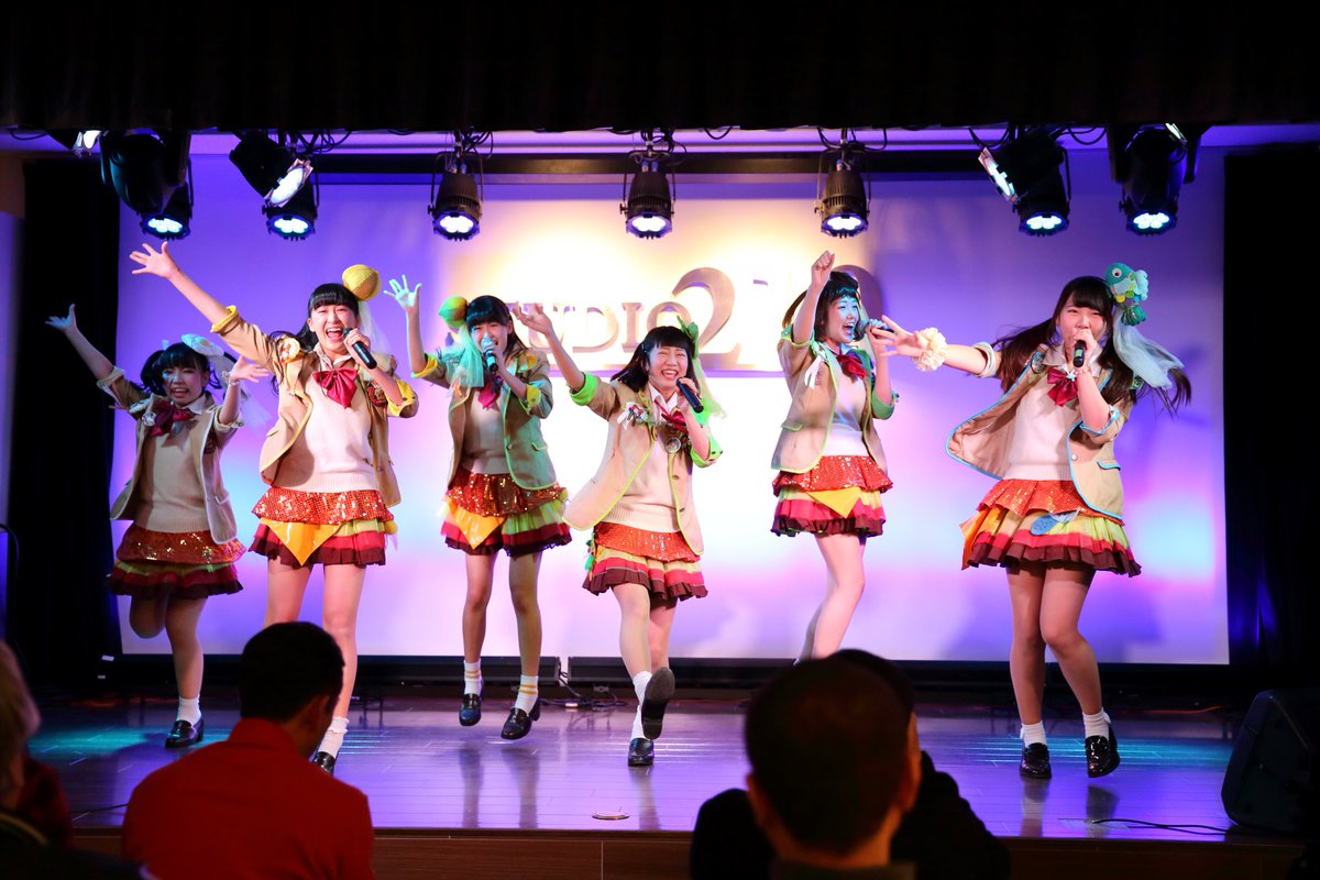 ハンバーガールZ さん　通天閣　ライブ　1月15日  part.7#ハンバーガールZ　#アイドル　#通天閣　#イーゼル藝術工房 https://t.co/8yKDWTWdaf