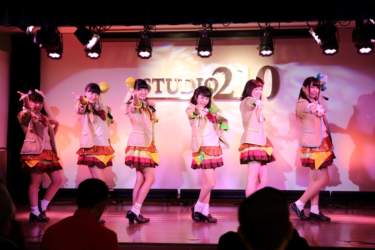 ハンバーガールZ さん　通天閣　ライブ　1月15日  part.7#ハンバーガールZ　#アイドル　#通天閣　#イーゼル藝術工房 https://t.co/8yKDWTWdaf