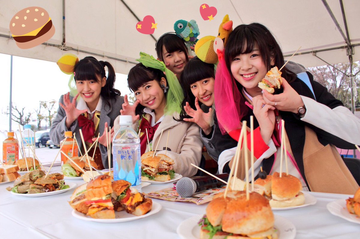 本日は姫路バーガー博覧会でした🍔💗ありがとうございました҉*\(๑•ω•๑)/*҉ハンバーガールの晴れ女パワー！！！！そして皆様のあったかい気持ち！#とは通天閣ライブもお疲れ様です😊✨今日も寒かったからみんな風邪ひかないでね🌸#ハンバーガールZ#レタス担当くぅちゃん https://t.co/bGqSPWVmFP