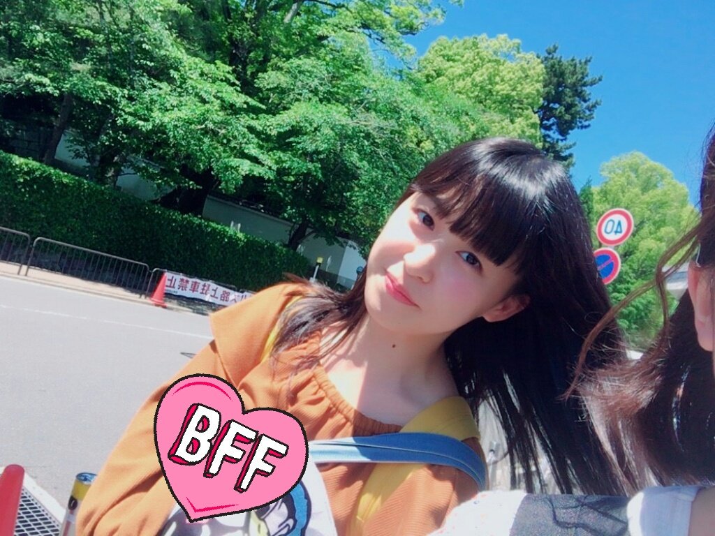 りおなに対抗して迫力あるみつき探してみた😏💕うん。これは髪の毛をどれだけ揺らしながら歩けるかっていうのを実証してるところを撮られたやつですね。お空が綺麗( ˘ω˘)ｽﾔｧ… https://t.co/BqA8mkU0JU