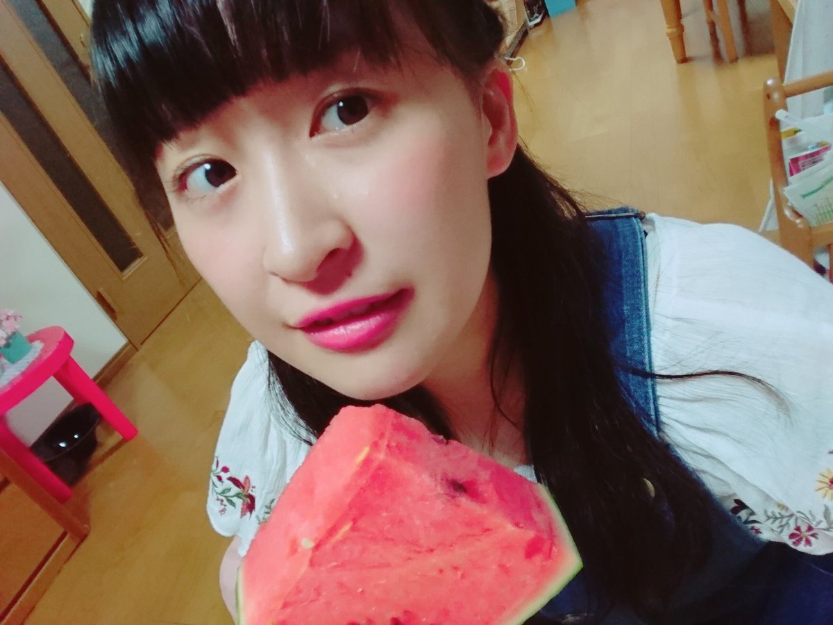 おはよう☀今日もあついね〜🌼昨日スイカ食べたあ〜🍉一気に水分補給できたで笑今日はアイドル通！週末をハンバーガールと過ごしてみない？りおなはお休みです😭ごめんね😭さあ！今日も１日学校にお仕事に頑張りましょ〜❤ https://t.co/0CUMOBtcOR