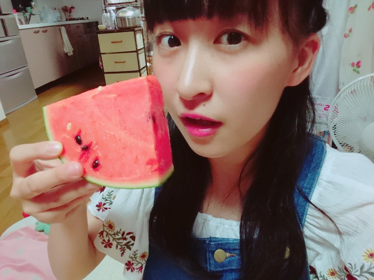 おはよう☀今日もあついね〜🌼昨日スイカ食べたあ〜🍉一気に水分補給できたで笑今日はアイドル通！週末をハンバーガールと過ごしてみない？りおなはお休みです😭ごめんね😭さあ！今日も１日学校にお仕事に頑張りましょ〜❤ https://t.co/0CUMOBtcOR